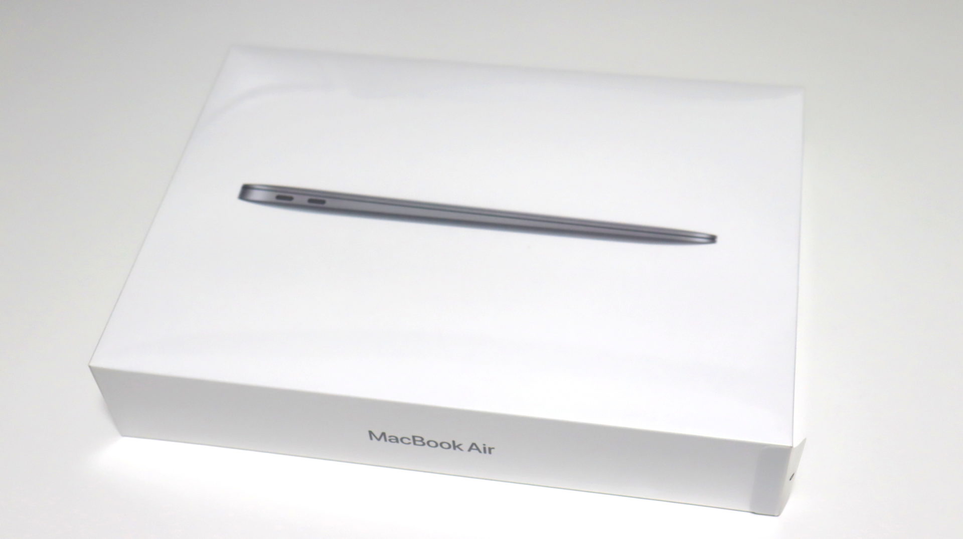 MacBook Airです。全然使用していません。箱もあり充電器もあります 